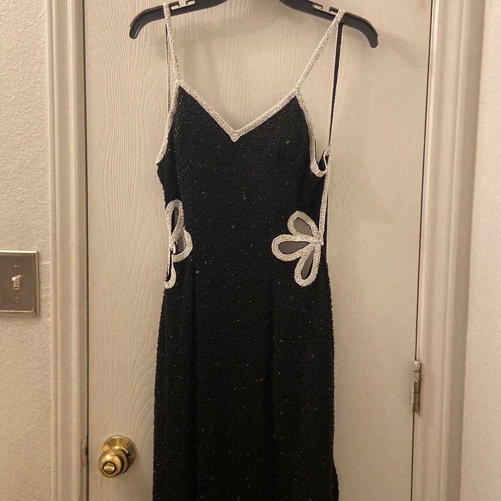 🚨🚨PROM DRESS🚨🚨 Beautiful Long Black & White Flower cut out double side slit